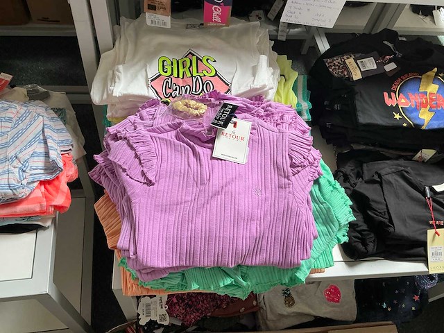Diverse meisjeskleding (520x) - afbeelding 1 van  3