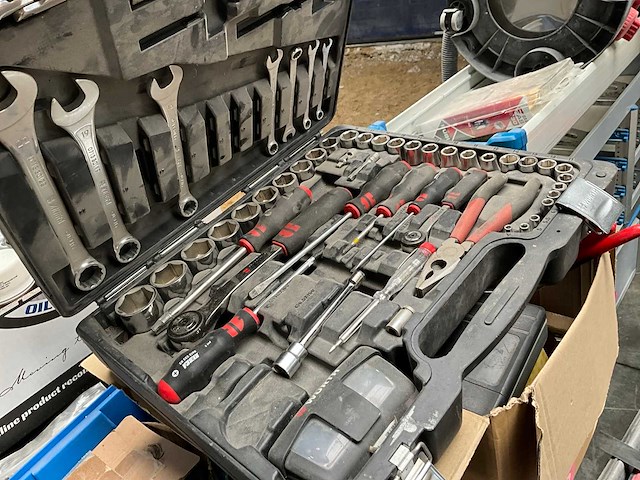 Diverse metaalbewerkingmachines - afbeelding 8 van  20