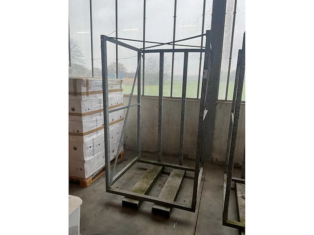 Diverse metalen bokken/stapelrekken (2x) - afbeelding 2 van  6