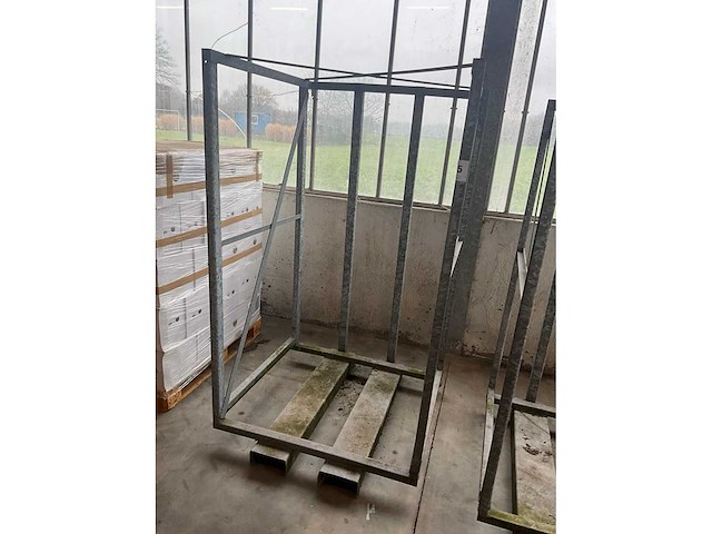 Diverse metalen bokken/stapelrekken (2x) - afbeelding 3 van  6