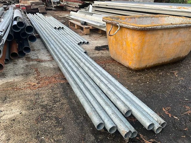 Diverse metalen buizen (16x) - afbeelding 1 van  7