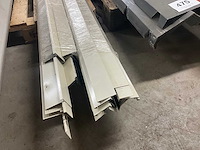 Diverse metalen dakprofielen - afbeelding 1 van  2