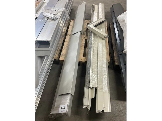 Diverse metalen dakprofielen - afbeelding 2 van  2