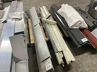 Diverse metalen dakprofielen - afbeelding 1 van  4