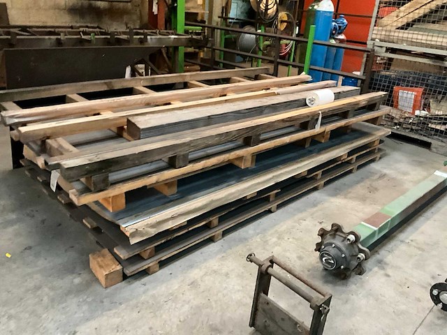 Diverse metalen platen - afbeelding 2 van  7