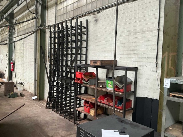 Diverse metalen rekken (3x) - afbeelding 1 van  5