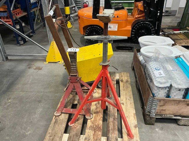 Diverse metalen steunen (2x) - afbeelding 1 van  3