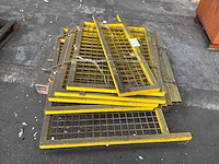 Diverse metalen veiligheidshekken - afbeelding 1 van  3