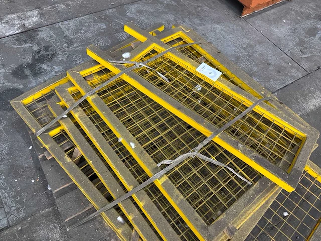 Diverse metalen veiligheidshekken - afbeelding 3 van  3