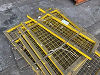 Diverse metalen veiligheidshekken - afbeelding 3 van  3