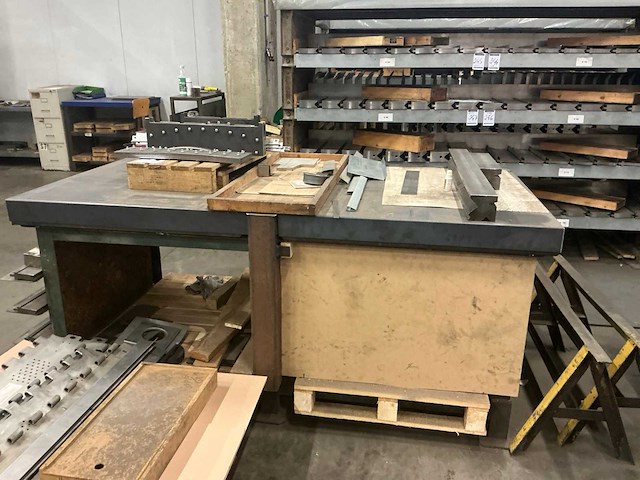 Diverse metalen werkbanken (2x) - afbeelding 3 van  4