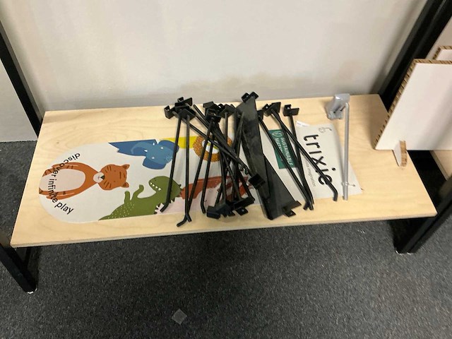 Diverse metalen winkelrekken/displays (3x) - afbeelding 4 van  7