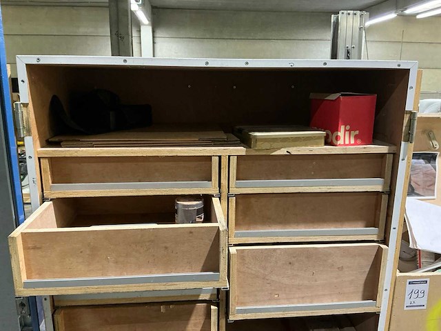 Diverse mobiele houten gereedschapskasten (2x) - afbeelding 3 van  4