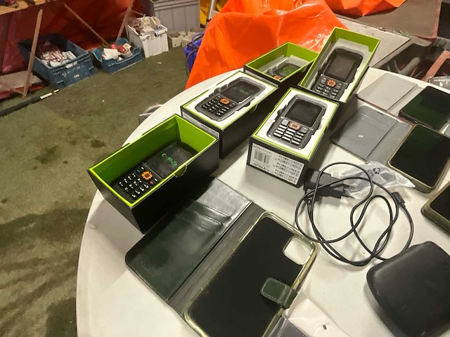 Diverse mobiele telefoons - afbeelding 4 van  6