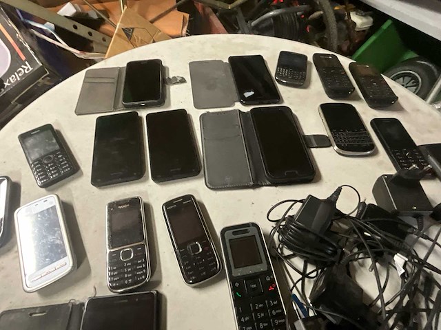 Diverse mobiele telefoons - afbeelding 6 van  6