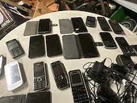 Diverse mobiele telefoons - afbeelding 6 van  6