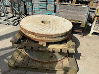 Diverse molenstenen (2x) - afbeelding 1 van  4