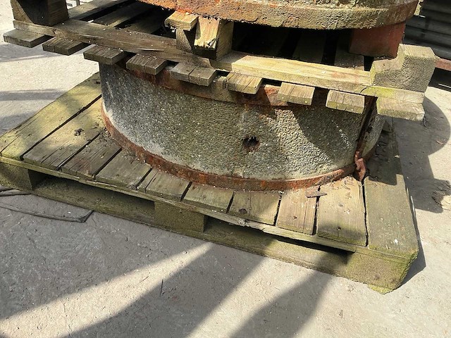 Diverse molenstenen (2x) - afbeelding 3 van  4