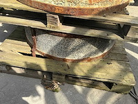 Diverse molenstenen (2x) - afbeelding 4 van  4