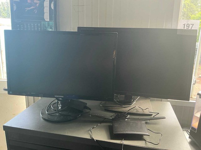 Diverse monitor (2x) - afbeelding 1 van  3