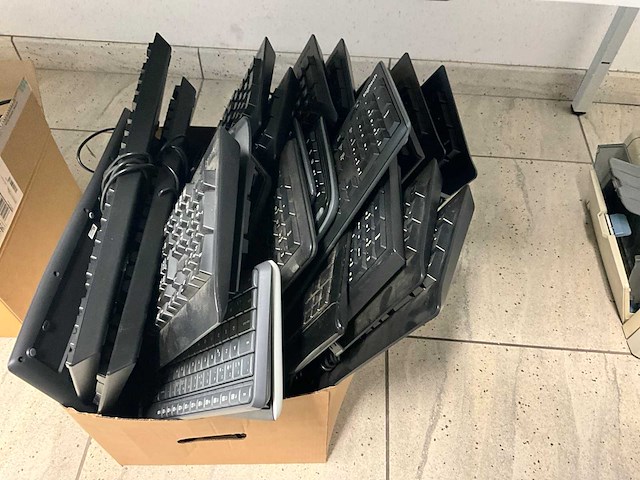 Diverse monitoren (25x) - afbeelding 8 van  16