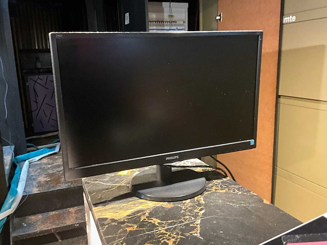 Diverse monitoren (3x) - afbeelding 1 van  5