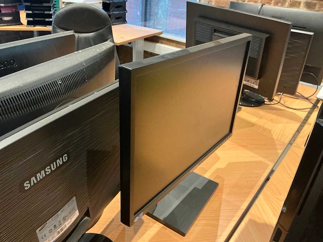 Diverse monitoren (4x) - afbeelding 3 van  4
