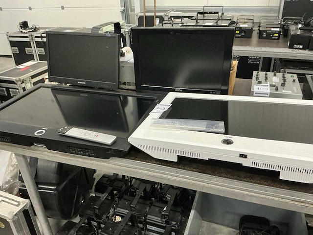 Diverse monitoren (4x) - afbeelding 1 van  5
