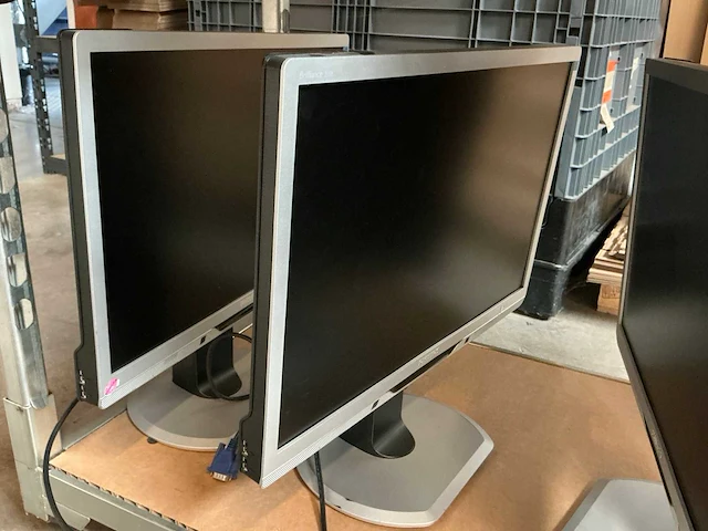 Diverse monitors (5x) - afbeelding 1 van  3