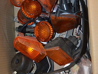 Diverse motor onderdelen w.o. uitlaat, spiegels, voetsteunen, lampen - afbeelding 6 van  12