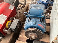 Diverse motoren en centrifugaalpomp (4x) - afbeelding 3 van  12