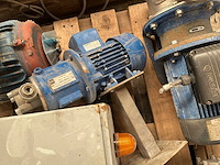 Diverse motoren en centrifugaalpomp (4x) - afbeelding 4 van  6