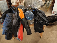 Diverse motorfietskledij + 3 x helm - afbeelding 1 van  6