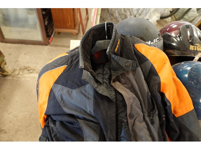 Diverse motorfietskledij + 3 x helm - afbeelding 4 van  6