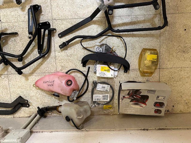 Diverse motorframes & montagebeugels (mix valbeugels, rekken & vorkdelen) (23x) - afbeelding 3 van  11