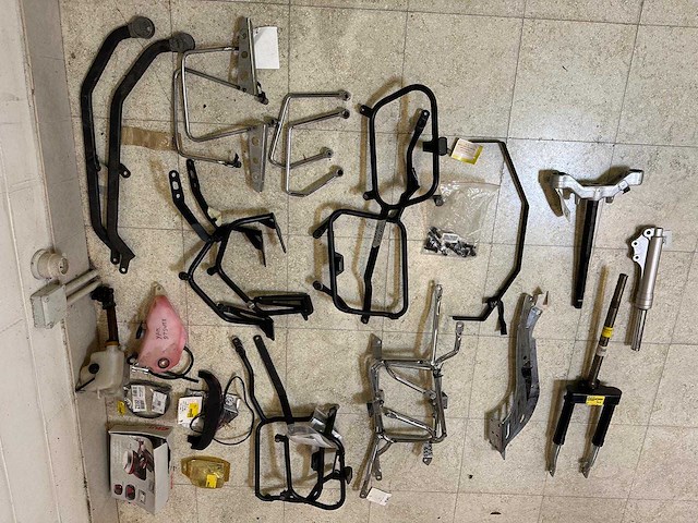 Diverse motorframes & montagebeugels (mix valbeugels, rekken & vorkdelen) (23x) - afbeelding 4 van  11