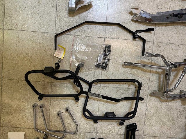 Diverse motorframes & montagebeugels (mix valbeugels, rekken & vorkdelen) (23x) - afbeelding 6 van  11