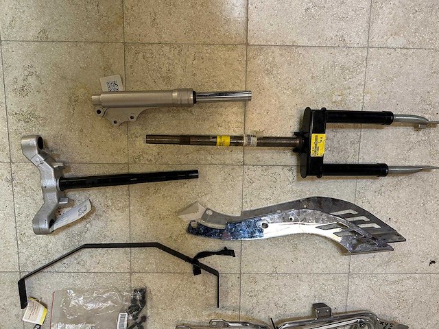 Diverse motorframes & montagebeugels (mix valbeugels, rekken & vorkdelen) (23x) - afbeelding 7 van  11