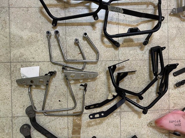 Diverse motorframes & montagebeugels (mix valbeugels, rekken & vorkdelen) (23x) - afbeelding 8 van  11