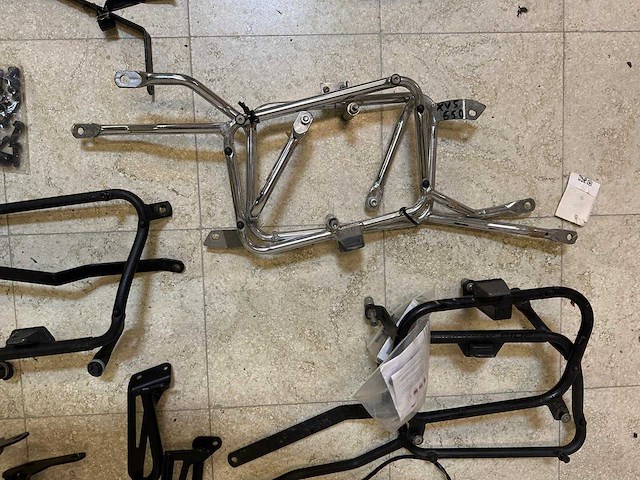 Diverse motorframes & montagebeugels (mix valbeugels, rekken & vorkdelen) (23x) - afbeelding 9 van  11