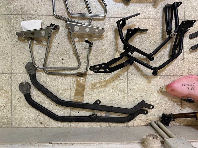 Diverse motorframes & montagebeugels (mix valbeugels, rekken & vorkdelen) (23x) - afbeelding 11 van  11