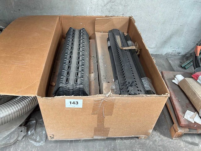Diverse nok platen - afbeelding 2 van  2