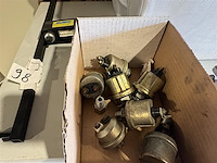 Diverse oliedruk-meters - afbeelding 2 van  2