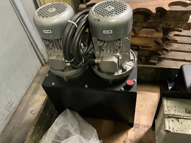 Diverse oliepompen (2x) - afbeelding 6 van  6