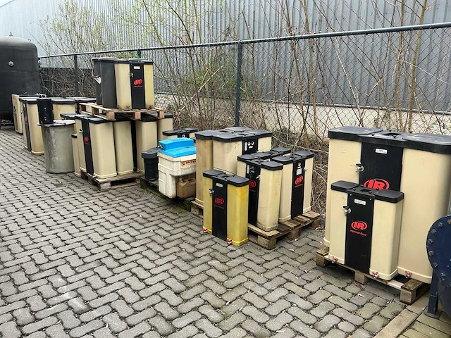 Diverse oliewaterafscheiders - afbeelding 1 van  8