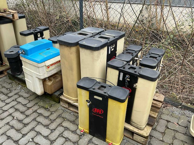 Diverse oliewaterafscheiders - afbeelding 3 van  8