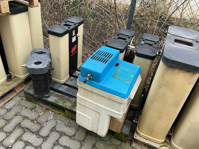 Diverse oliewaterafscheiders - afbeelding 4 van  8