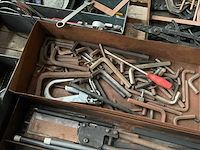 Diverse onderdelen en gereedschappen - afbeelding 1 van  5