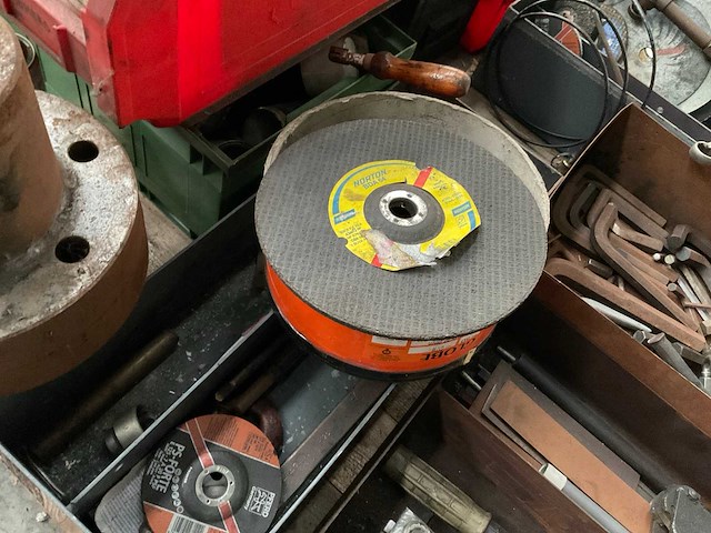 Diverse onderdelen en gereedschappen - afbeelding 2 van  5