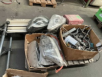 Diverse onderdelen, gereedschappen en accessoires - afbeelding 1 van  9